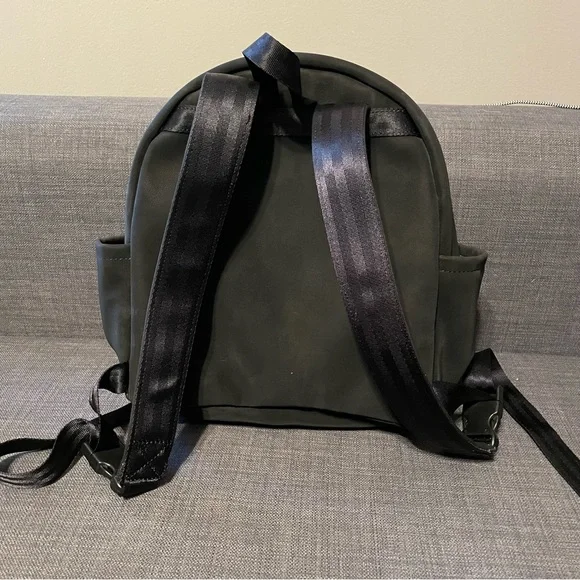 NWOT Petunia Pickle Bottom District Backpack in Disney's Signature Minnie Mouse - Picture 7 of 11